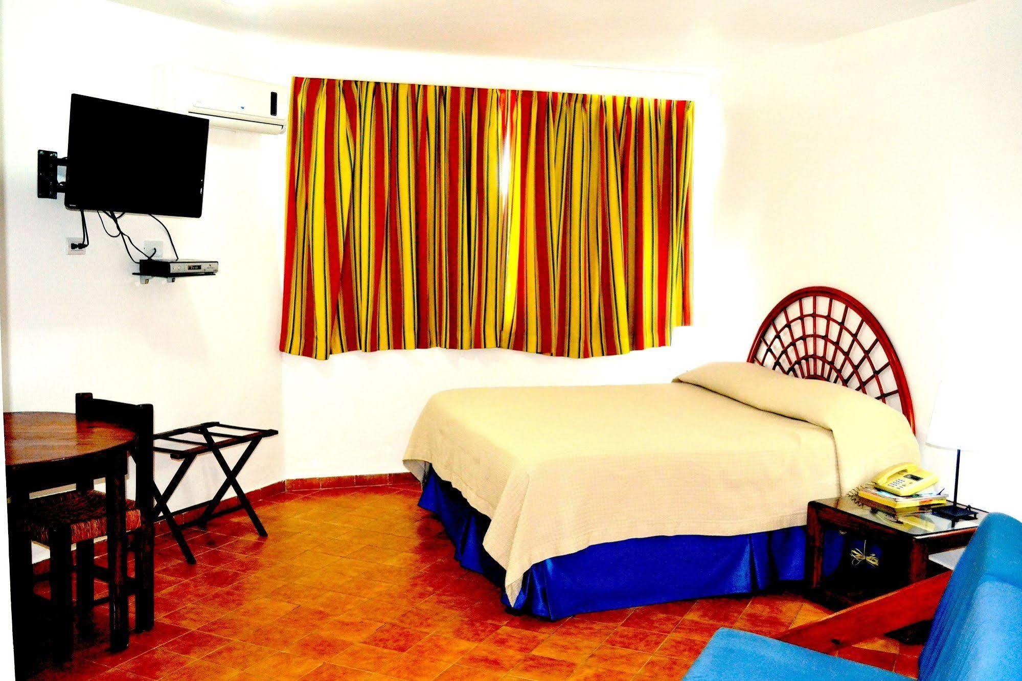 Aparta Hotel Plaza Del Sol Санто Доминго Екстериор снимка
